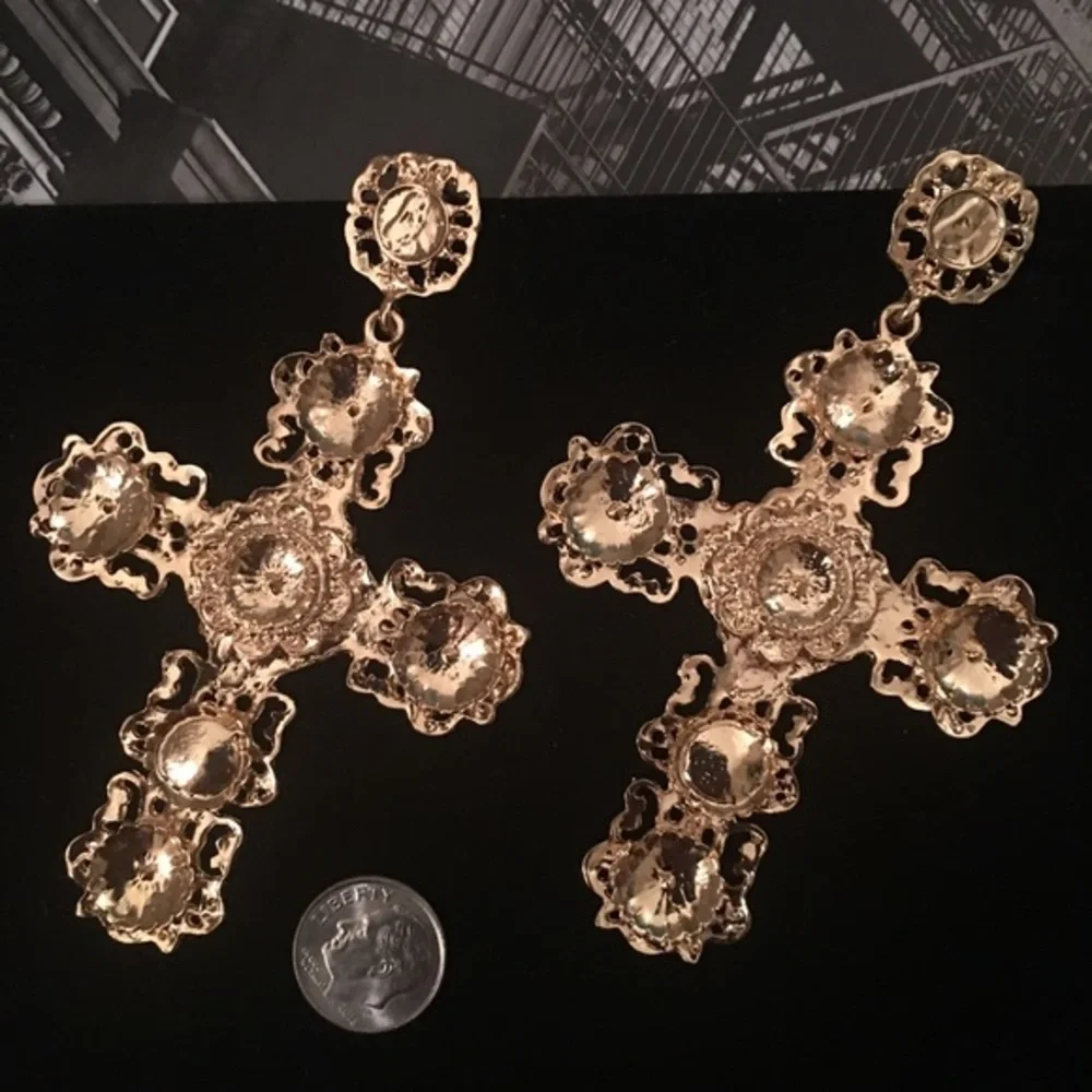 ✨GOLDEN CROSS✨GORGEOUS UNIQUE STUD EARRINGS✨NEW - Picture 4 of 10